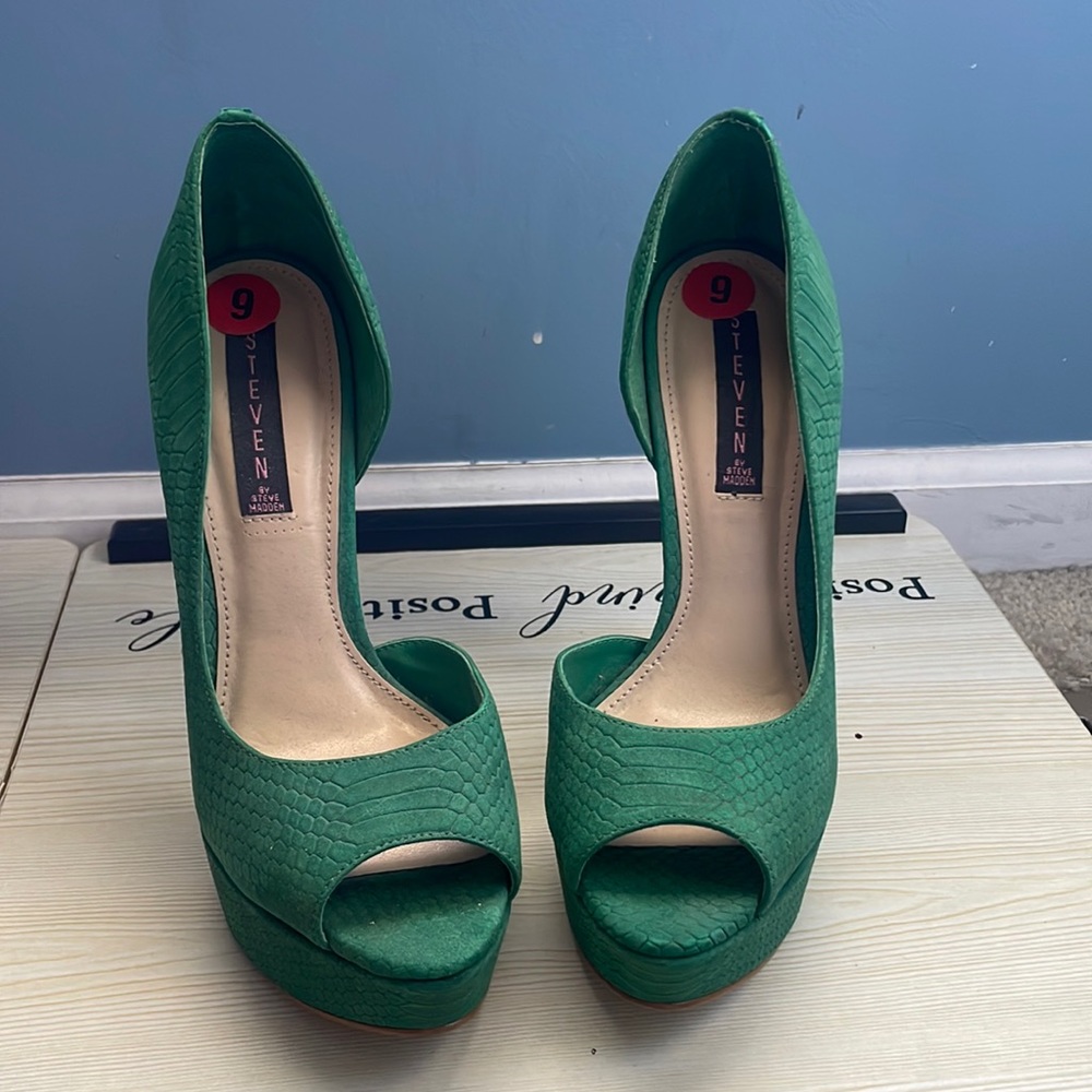 RARE FIND!! Never worn Suede Snake Pattern heels.